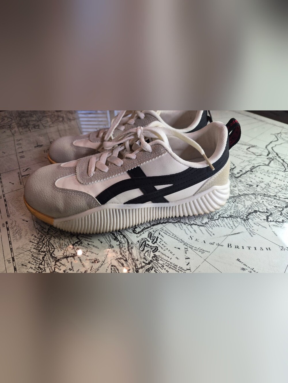 DE FLORANCE Cream White Sneakers - Women's Size US 7